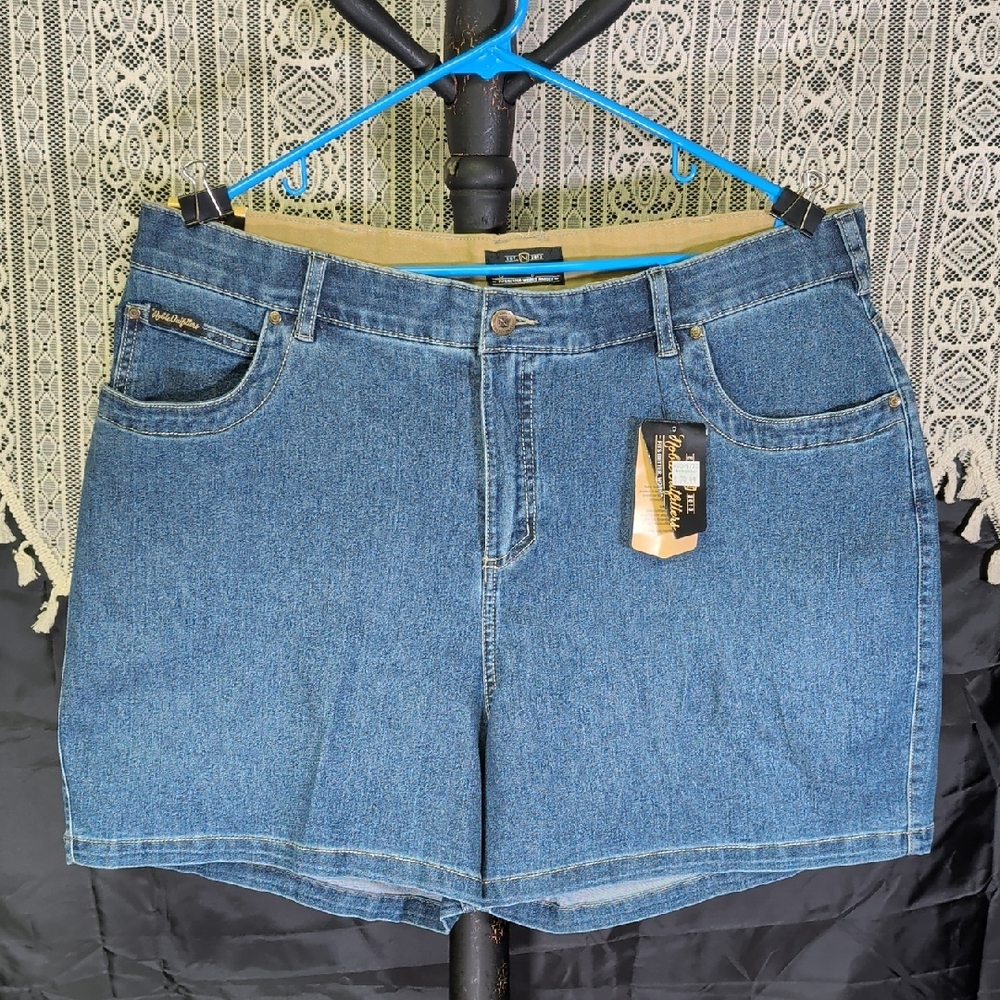 Noble Outfitters 18 Women's Blue Jean Shorts NWT